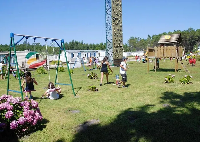 Comfortable Near With Shared Pool Casa de Férias *