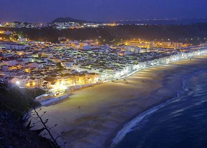 Comfortable Near With Shared Pool Casa de Férias