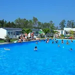 Comfortable Near With Shared Pool Tatil Evi *