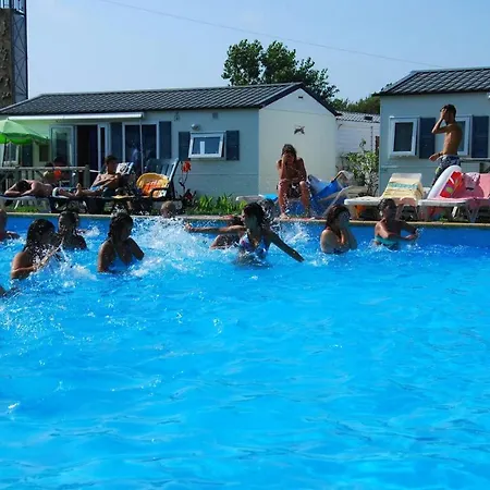 펜션 Comfortable Near With Shared Pool