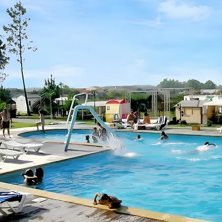 Comfortable Near With Shared Pool Semesterbostad