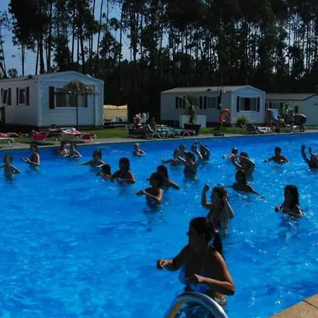 Comfortable Near With Shared Pool Semesterbostad *