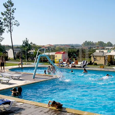 Comfortable Near With Shared Pool בית נופש *