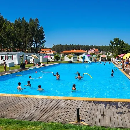 Comfortable Near With Shared Pool בית נופש
