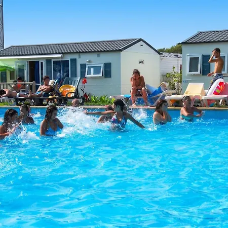 Comfortable Near With Shared Pool * פטיאס