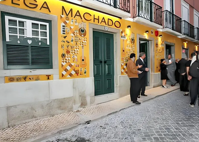 Comfortable Near With Shared Pool